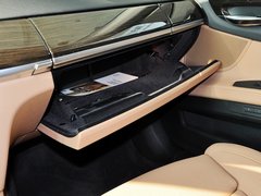 宝马(进口)  740Li 3.0T 手套箱整体特写