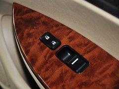 比亚迪G6 2012款 2.0L 手动 尊贵型