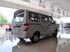 上汽通用五菱 1.0L 手动 车辆右侧尾部视角