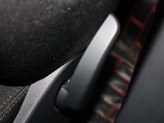 标致408 2013款 2.0L 自动 豪华版