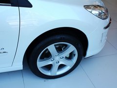 标致408 2013款 2.0L 自动 豪华版