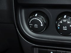 自由客 2013款 2.4L CVT 运动版 5座