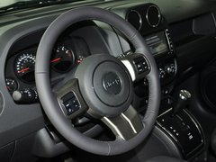 自由客 2013款 2.4L CVT 运动版 5座