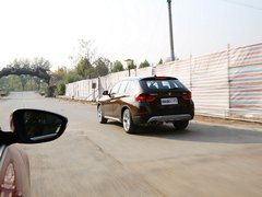 宝马X1 2013款 sDrive18i 2.0L 运动设计套装 5座