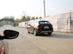宝马X1 2013款 sDrive18i 2.0L 运动设计套装 5座