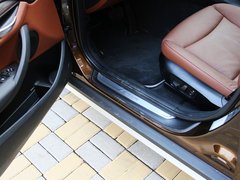 宝马X1 2013款 sDrive18i 2.0L 运动设计套装 5座