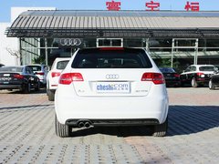 奥迪(进口) A3 Sportback 30TFSI 1.4T AT 车辆正后方尾部视角