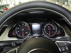 奥迪(进口) 2.0T 方向盘后方仪表盘