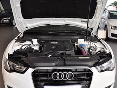 奥迪(进口)  2.0T 发动机局部特写