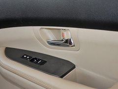比亚迪S6 2013款 劲悦版 2.0L 手动 尊贵型 5座
