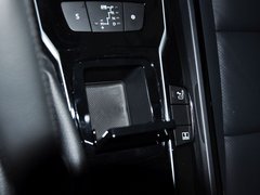标致508L 2013款 2.3L 自动 罗兰•加洛斯版