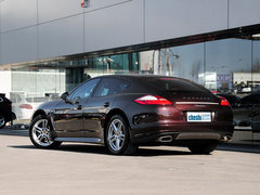 保时捷  Panamera Platinum Edition 3.6L 车辆左后45度视角