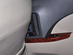 比亚迪M6 2013款 2.4L 手动 尊贵型 7座