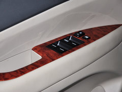 比亚迪M6 2013款 2.4L 手动 尊贵型 7座