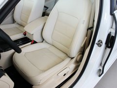 上海大众  帕萨特 1.8TSI DSG 驾驶席座椅前45度视图