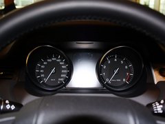 路虎  极光 2.0T AT 方向盘后方仪表盘