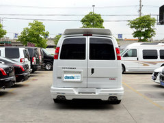 GMC Savana 6.0L AT 车辆正后方尾部视角