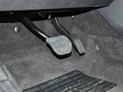 路虎  第四代发现 3.0T AT 油门脚踏板特写