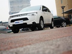 欧蓝德（进口） 2013款 2.0L CVT 两驱运动导航版 5座