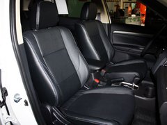 三菱(进口)  2.0L CVT 副驾驶席座椅45度特写