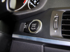 宝马(进口) 2.0T 车辆点火开关特写