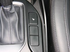 现代胜达 2013款 2.4L 自动 DLX 4WD尊贵型 7座