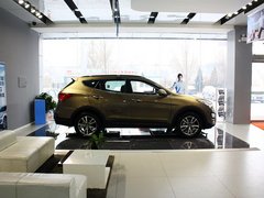 北京现代 2.0T AT 车辆正右侧