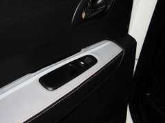 标致3008 2013款 1.6T 自动 THP罗兰•加洛斯版