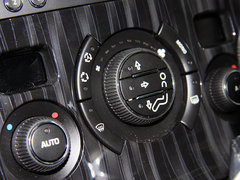 标致3008 2013款 1.6T 自动 THP罗兰•加洛斯版