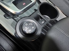 标致3008 2013款 1.6T 自动 THP罗兰•加洛斯版