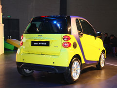 smart  1.0 AMT 车辆右侧尾部视角