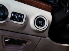 玛莎拉蒂  3.8T 方向盘左后仪表台