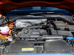 一汽奥迪 2.0T 发动机主体特写