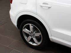 奥迪Q3 2013款 2.0T 35 TFSI quattro舒适型 5座