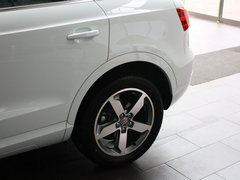 奥迪Q3 2013款 2.0T 35 TFSI quattro舒适型 5座