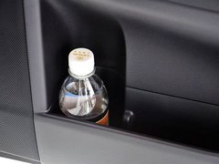 雷克萨斯CT 2013款 200h 1.8L CVT 暗夜骑士版