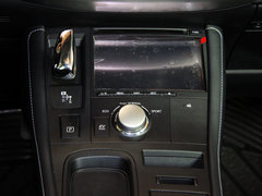 雷克萨斯 CT200h 1.8L CVT 中控台下方特写