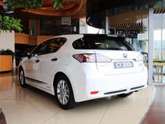 雷克萨斯  CT200h 1.8L CVT 车辆右侧尾部视角