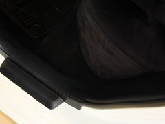 雷克萨斯CT 2013款 200h 1.8L CVT 暗夜骑士版