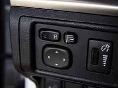 雷克萨斯CT 2013款 200h 1.8L CVT 暗夜骑士版