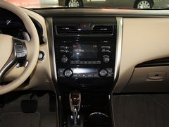 东风日产  天籁 2.5XL NAVI-Tech 中控仪表台总特写