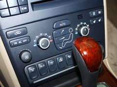 沃尔沃(进口)  沃尔沃XC90 2.5T AT 中控台下方特写