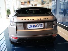 路虎 揽胜极光 2.0T AT 车辆正后方尾部视角