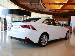 雷克萨斯 IS 250 2.5L AT 车辆右侧尾部视角