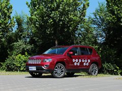 Jeep  2.4L 自动 车辆左前45度视角