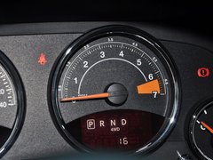 指南者(进口) 2014款 2.4L 自动 四驱蛇行珍藏版 5座