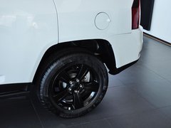 指南者(进口) 2014款 2.4L 自动 四驱蛇行珍藏版 5座