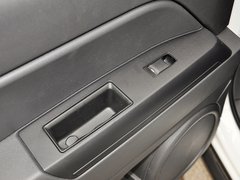 指南者(进口) 2014款 2.0L 自动 两驱运动版 5座
