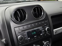 指南者(进口) 2014款 2.0L 自动 两驱运动版 5座