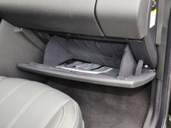 路虎  揽胜运动版 5.0 V8 NA 手套箱整体特写